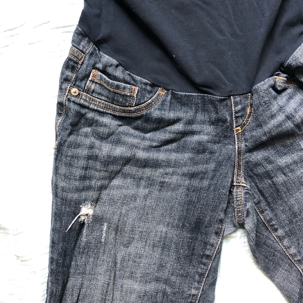 Maternity cropped denim jeans - Capri length 22” inseam. Size XS maternity.